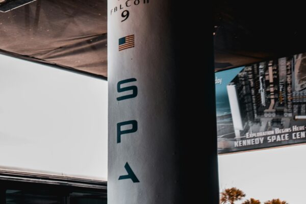 SpaceX investors and stock deals overview with focus on SpaceX valuation and investment opportunities.